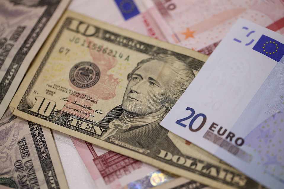 uscrudepricesupasdollarslipsagainsteuro